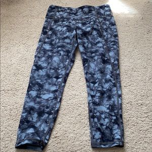 Athleta tie dye salutation 7/8th tight